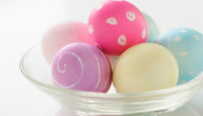 Как правильно красить яйца на пасху?
