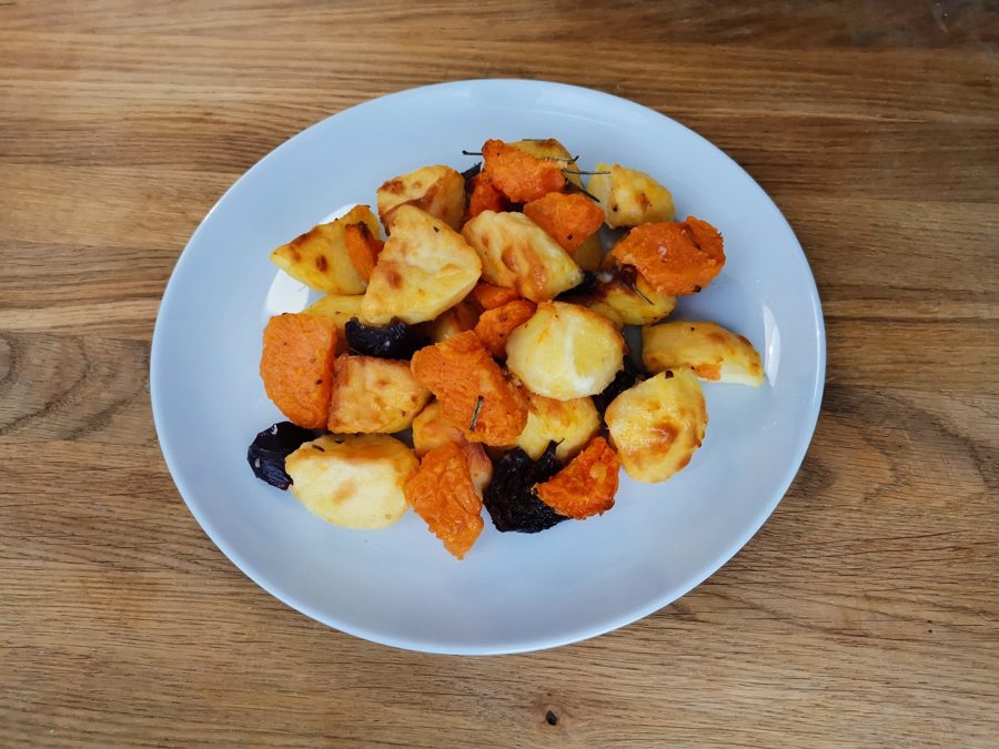 Картофель, запечённый с бататом и морковью