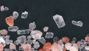 Морская соль, мелкая соль, гималайская.<br>Как использовать каждый вид и когда солить?
