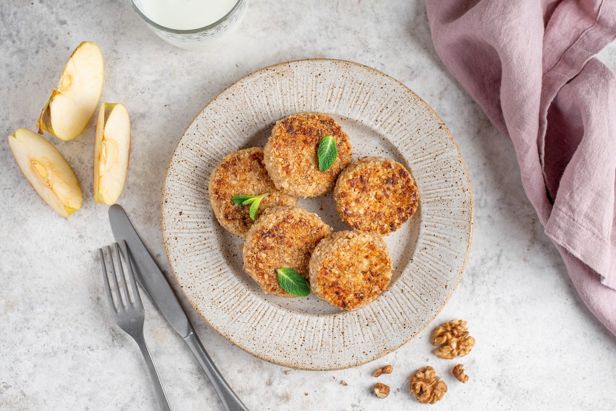Сырники с яблоком и грецкими орехами